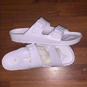 Shoes/ slides/ sandals